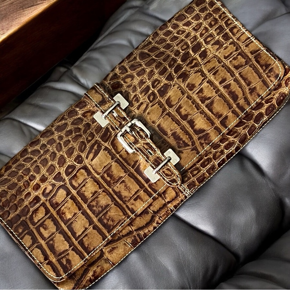 💖 Claudia Firenze Brown Crocodile-Embossed Leather Clutch 💖